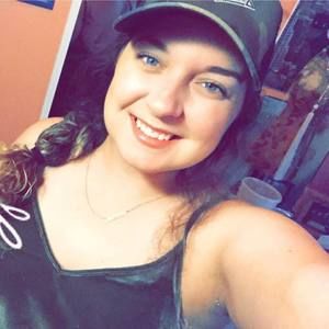 Meet your Posher, Larissa